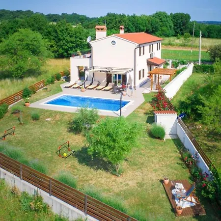 Beautiful Cicibella With Pool In Villa Barban