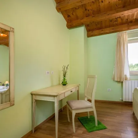 Beautiful Cicibella With Pool In Villa Barban