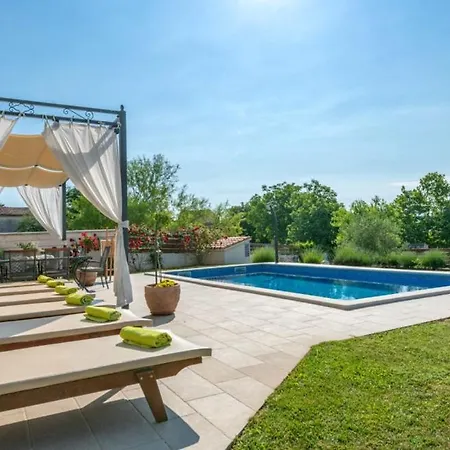Villa Beautiful Cicibella With Pool In