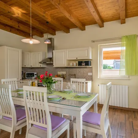Villa Beautiful Cicibella With Pool In