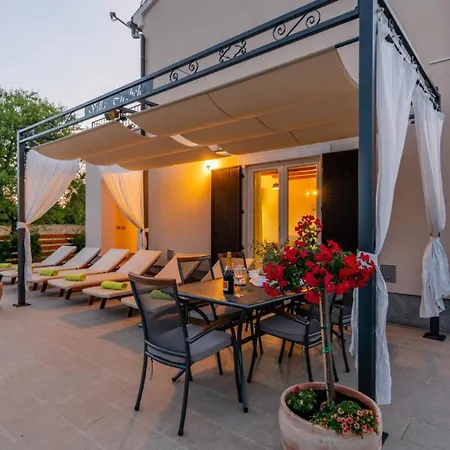 Beautiful Cicibella With Pool In Villa *