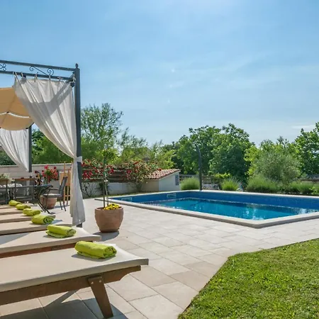 Beautiful Cicibella With Pool In *