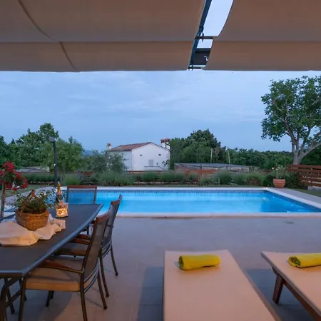 Beautiful Cicibella With Pool In